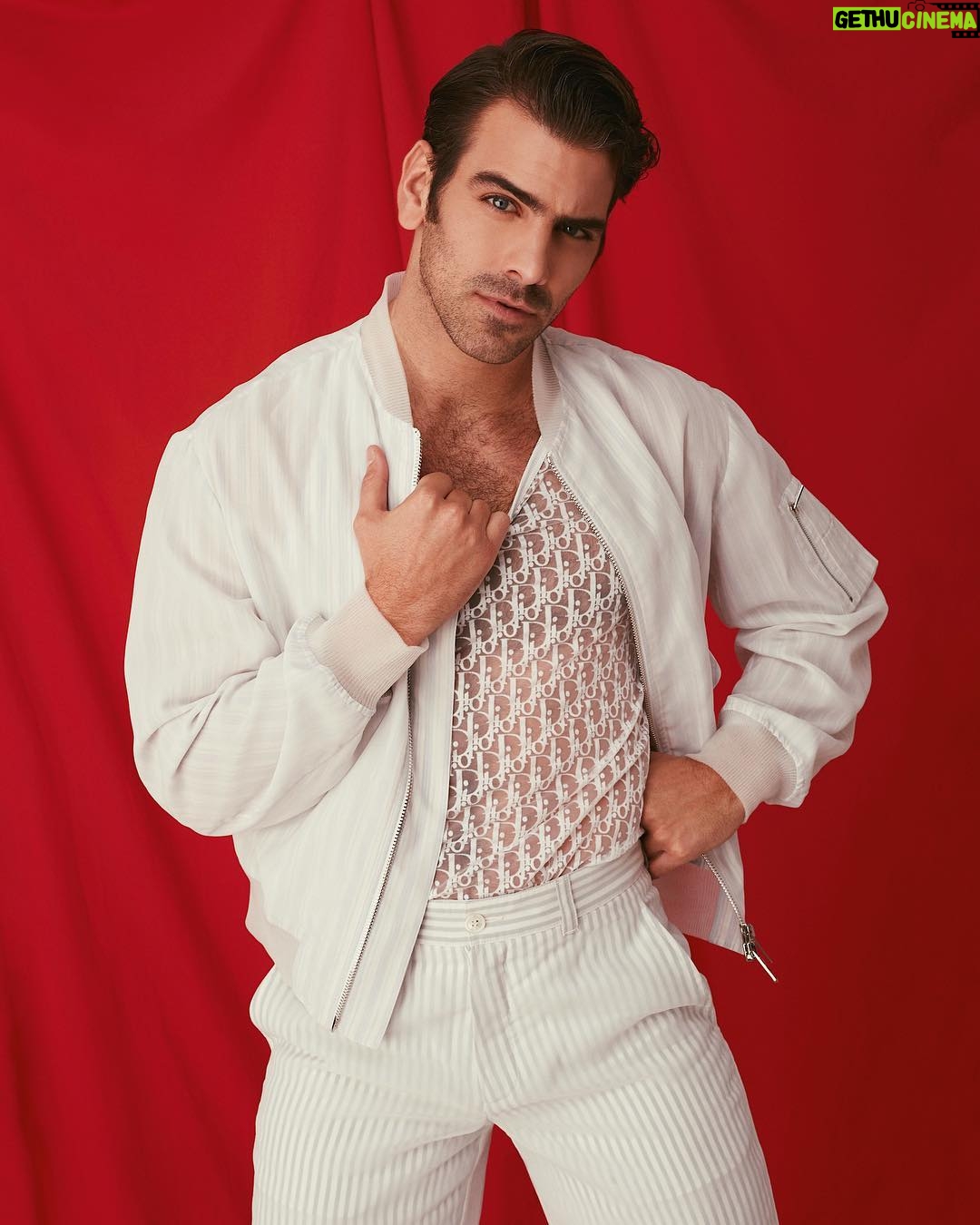 Nyle DiMarco - 206.2K Likes - Honored to be featured on @lofficielusa!! Good start in 2019!!!! -
Photographer: @aingeruzorita
Makeup: @tatidon
Stylist: @julianshane
Hair stylist: @carolyn_riley_hair