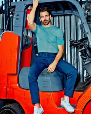 Nyle DiMarco Instagram - I LOVE THIS COVER!
_
See my cover story with @manofmetropolis talking about @lessergodbway online now before the Spring/Summer Issue releases! 
#MANofMETROPOLIS 
Photo: @stephenbusken
Styling: @mrmontyjackson
Grooming: @groomedbymichelleharvey
Videographer: @arnodiem