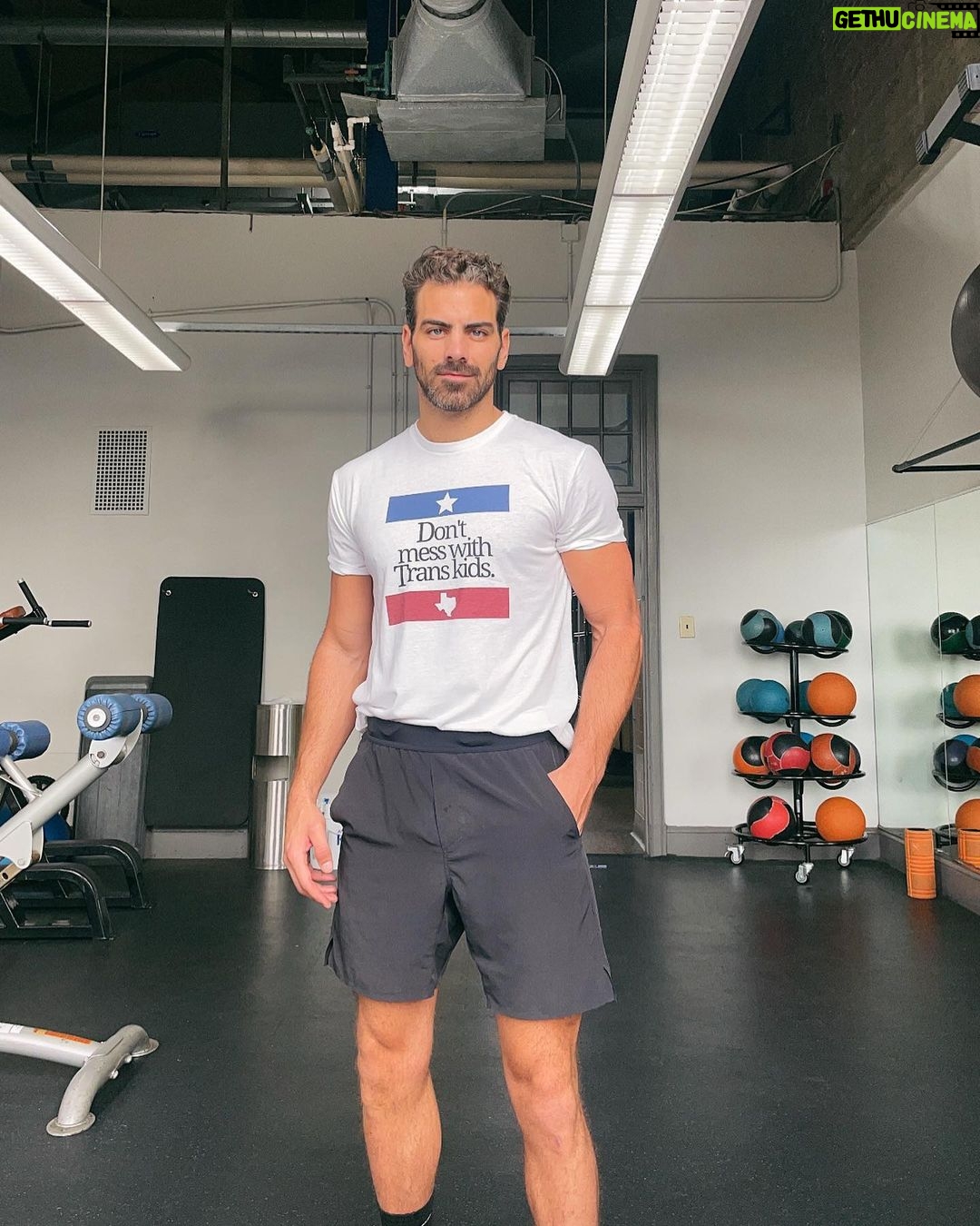Nyle DiMarco - 130.5K Likes - meet my new gym shirt
@dontmesswithtranskids