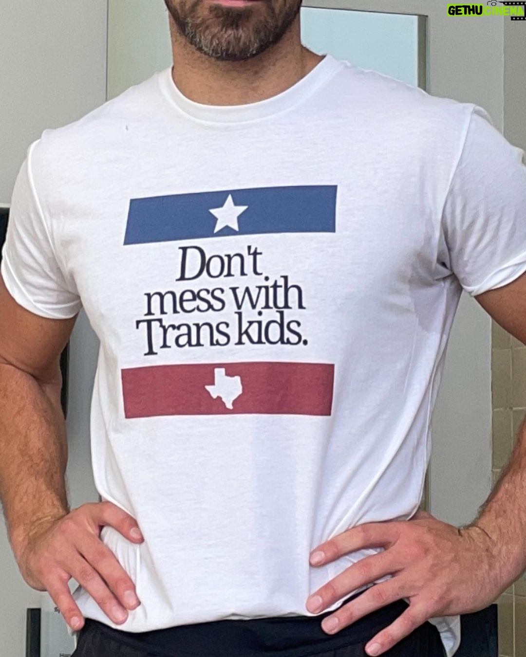 Nyle DiMarco - 130.5K Likes - meet my new gym shirt
@dontmesswithtranskids