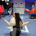 Nyvi Estephan Instagram - Se eu fosse você não mexia cmgo pq eu tenho uns amigo mei barra pesada 😳😂😮‍💨 VISITANDO A PLAYSTATION DE MADRID 😭😭😭 em breve eu conto pra vocês o que eu vim aprontar por aqui, mas só posso antecipar q tô igual 🐥 no lixo de tanta alegria!!! Kkkkkk 💙 obrigada @playstation_br , @playstationes e @playstation !!!