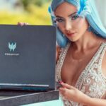 Nyvi Estephan Instagram - Sabia que hoje é dia do gato? 😍 dia de amassar minhas monstrinhas até elas ficarem com a mesma cara da Zelda na penúltima foto 🤣 elas estão comigo nos meus melhores e piores momentos, tão companheiras quanto meu Predator superpoderoso (que elas também amam ficar em cima do teclado kkkkkk) 🐈. Quem aí que tem gato, já enviou algumas msgs sem querer? Ou já botou a culpa no gato? 🤣 . @acerdobrasil #DiaDoGato #pubIi