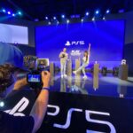 Nyvi Estephan Instagram - Apresentando a nova geração de consoles da Playstation vestida como uma das minhas personagens favoritas: Ontem nós entramos pra história! Entre tantas coisas maravilhosas que fiz em minha carreira de todos esses anos pra cá, nunca imaginei fazer parte dessa virada de geração e apresentar a live de lançamento do Playstation 5 no Brasil. Eu ainda tô emocionada e vou lembrar de cada detalhezinho com muito amor! Obrigada @playstation_br , @tiagoleifert (que honra foi estar ao seu lado nessa empreitada), @art_entretenimento e toda a equipe maravilhosa que fez parte desse dia, e VOCÊS , as mais de 2 milhões de pessoas que assistiram e se emocionaram com a gente! Obrigada 🙏 . #ps5 #worknyvi #aloy
