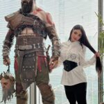 Nyvi Estephan Instagram - Se eu fosse você não mexia cmgo pq eu tenho uns amigo mei barra pesada 😳😂😮‍💨 VISITANDO A PLAYSTATION DE MADRID 😭😭😭 em breve eu conto pra vocês o que eu vim aprontar por aqui, mas só posso antecipar q tô igual 🐥 no lixo de tanta alegria!!! Kkkkkk 💙 obrigada @playstation_br , @playstationes e @playstation !!!