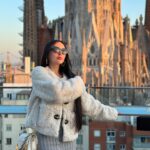 Nyvi Estephan Instagram - Dump das minhas últimas horas de estradas, pores-do-sol, frio e calor da Espanha 🫶 entre Madrid, Valência, Barcelona e mais algumas paradas na estrada!!! (E minha mão ainda está cheirando a Diesel kkkkk)