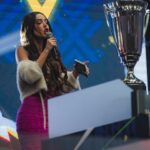 Nyvi Estephan Instagram - Ainda estamos no mês 4 e eu já tive a honra de apresentar campeonatos MUNDIAIS de QUATRO jogos diferentes, simplesmente: Rainbow Six, Counter Strike 2, Call of Duty Mobile e Free Fire (o último eu deixo meu agradecimento às minhas parceiras maravilhosas @carolbombshell e @camilotaxp por todo apoio). Isso que eu nem falei da quantidade de viagens que fiz a trabalho já.. Eu comecei o ano cheia de conturbações, mas recebi uma infinidade de BÊNÇÃOS!! E contandooo… pois ainda tem muita coisa boa pra esse ano ❤️🙏 obrigada de verdade a todos que fazem parte dessas conquistas e a vocês que me apoiam sempre 🫶 essas fotos são do @snapdragon_brasil Pro Series Mobile Masters, obrigada @esl_mobile e @eslbrasil 🙏 vamos em frente 💪💪💪💕
