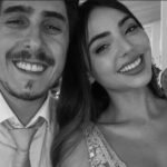 Nyvi Estephan Instagram – Oi pessoal, tudo bem?
Como boa parte de vocês já sabe, eu e a Nyvi não somos mais um casal.
Não é algo novo, desde o ano passado não estamos mais juntos, muitos de vocês já tinham notado, mas estávamos evitando falar mais, por ser um tema ainda bastante sensível para ambos e não queríamos a interferência da internet nesse momento tão difícil. 
Como eu já expus publicamente, estive muito doente nos últimos anos, e isso fez com q eu não conseguisse ver luz e brilho nas coisas, inclusive em nosso relacionamento. 
Isso vem acontecendo há alguns anos, por mais que estivesse muito difícil pra ambos, eu sei que, por muito tempo, ela pôde me ajudar a me separar do fundo do poço. Mas também entendemos que, às vezes, a gente precisa ir mais fundo pra se reerguer, e foi o que eu fiz. Eu decidi terminar o nosso relacionamento há um tempo, e ela entende que parte dessa decisão também foi para que ela parasse de sofrer, pois ela sabe que eu não estava sendo capaz de retribuir o amor que ela me dava.
Passamos por uma fase muito difícil, além de cada um com as suas próprias questões, mas jamais deixamos de nos apoiar, nos respeitar, sermos leais, zelarmos um pelo outro, mas sabíamos como a internet pode ser cruel, o que não ajudaria nenhum pouco na recuperação de nenhum de nós. 
Somos muito amigos, nos amamos muito e, inclusive, até resolvermos nossas vidas, ainda estamos morando sob o mesmo teto. 
E é justamente por isso que gostaríamos de pedir para quem gosta da gente, nos respeitar nesse momento tão difícil, em que ambos só queremos nos cuidar e sermos felizes. NÓS MERECEMOS ISSO.
Obrigada pelo apoio e compreensão.
—————————————————————————

Fe, eu desejo que você seja cada dia mais feliz e mais forte e eu sempre vou te amar e levar tudo de bom que nós vivemos, que foram muitas coisas! Tudo que você me ensinou e todos os seus dias de sol, sempre serão uma das partes mais lindas de mim. Brilhe muito, pois você é uma estrela que ilumina a vida de tantas pessoas, não merece jamais ter o seu brilho apagado. Feliz nova vida e eu estarei aqui para vibrar com cada uma de suas próximas conquistas 🌟 ❤️ com amor, Nyvi