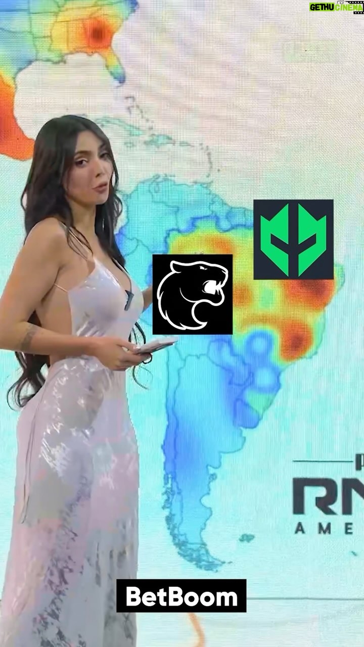 Nyvi Estephan Instagram - PREVISÃO DO TEMPO PQ O CLIMA AINDA VAI ESQUENTAR HOJE NO MÉXICOOO! E o sonho de 4 brasileiros ainda é real, tá? @imperialesports e @furiagg já garantiram as duas primeiras vagas, a próxima também é brasileira, e está sendo disputada entre @paingamingbr e @oddik_gg . Aí vai faltar a @legacyggbr pegar a próxima vaga em cima da @m80gg_ . E a ironia é que a última vaga vai ser disputada entre as duas favoritas da região NA, @complexitygaming e @teamliquidbr . Eu não tô rindo, vocês é que estão hueheuhe. Você pode assistir às transmissões no canal da @btsbrasiltv e com apoio da @betboombr 👊 VAMO BRASIL 🇧🇷