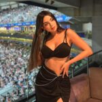 Nyvi Estephan Instagram – Qndo vc vai dar um close e qse se esborracha (arrasta pro lado pra ver 🥲) kakaka noite das girls no show do Jão 🫶