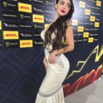Nyvi Estephan Instagram - Ainda estamos no mês 4 e eu já tive a honra de apresentar campeonatos MUNDIAIS de QUATRO jogos diferentes, simplesmente: Rainbow Six, Counter Strike 2, Call of Duty Mobile e Free Fire (o último eu deixo meu agradecimento às minhas parceiras maravilhosas @carolbombshell e @camilotaxp por todo apoio). Isso que eu nem falei da quantidade de viagens que fiz a trabalho já.. Eu comecei o ano cheia de conturbações, mas recebi uma infinidade de BÊNÇÃOS!! E contandooo… pois ainda tem muita coisa boa pra esse ano ❤️🙏 obrigada de verdade a todos que fazem parte dessas conquistas e a vocês que me apoiam sempre 🫶 essas fotos são do @snapdragon_brasil Pro Series Mobile Masters, obrigada @esl_mobile e @eslbrasil 🙏 vamos em frente 💪💪💪💕