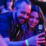 Nyvi Estephan Instagram – Ainda estamos no mês 4 e eu já tive a honra de apresentar campeonatos MUNDIAIS de QUATRO jogos diferentes, simplesmente: Rainbow Six, Counter Strike 2, Call of Duty Mobile e Free Fire (o último eu deixo meu agradecimento às minhas parceiras maravilhosas @carolbombshell e @camilotaxp por todo apoio). Isso que eu nem falei da quantidade de viagens que fiz a trabalho já.. Eu comecei o ano cheia de conturbações, mas recebi uma infinidade de BÊNÇÃOS!! E contandooo… pois ainda tem muita coisa boa pra esse ano ❤️🙏 obrigada de verdade a todos que fazem parte dessas conquistas e a vocês que me apoiam sempre 🫶 essas fotos são do @snapdragon_brasil Pro Series Mobile Masters, obrigada @esl_mobile e @eslbrasil 🙏 vamos em frente 💪💪💪💕