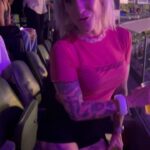 Nyvi Estephan Instagram – Qndo vc vai dar um close e qse se esborracha (arrasta pro lado pra ver 🥲) kakaka noite das girls no show do Jão 🫶