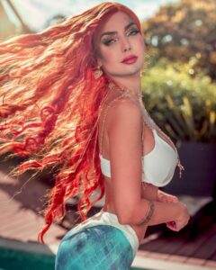 Nyvi Estephan Instagram - O carnaval de vocês tá sendo online ou no bloquinho? 🧜‍♀️ Kkkk ensaio completo em nyvi.com.br/ensaios 😍🫶 . Caracterização @_brunaluizamakeup Fotos @samuelmelim Video @thiagojk