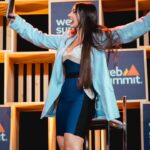 Nyvi Estephan Instagram - Estive no Rio esses dias para uma palestra muito legal sobre Marketing nos games com as potências @nicollemerhy e @brusoares durante o @websummitrio ! Deixei um trechinho no carrossel 💕 Já tô com saudades desses dias 🙏☀️🌻