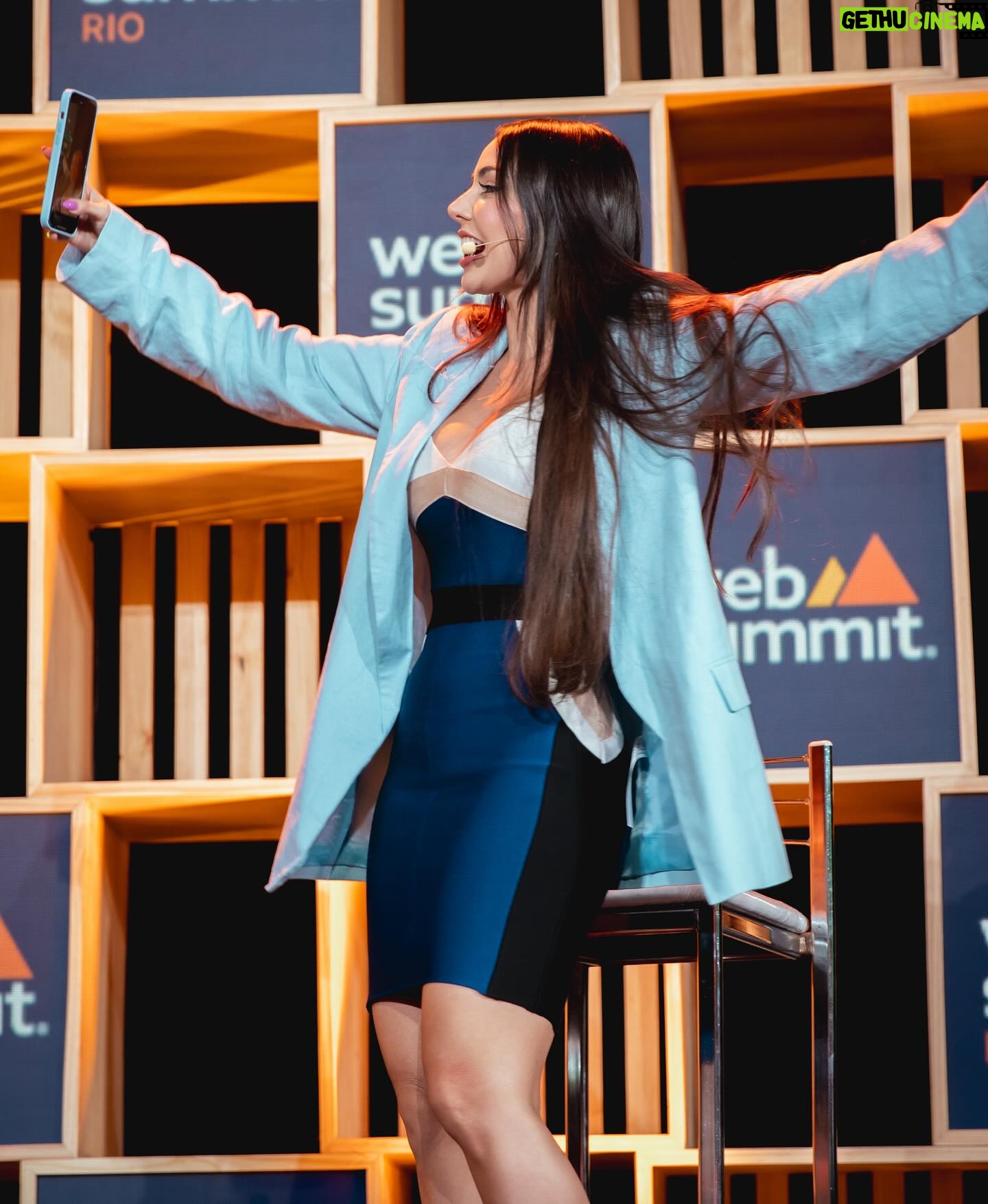 Nyvi Estephan Instagram - Estive no Rio esses dias para uma palestra muito legal sobre Marketing nos games com as potências @nicollemerhy e @brusoares durante o @websummitrio ! Deixei um trechinho no carrossel 💕 Já tô com saudades desses dias 🙏☀️🌻