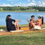 Nyvi Estephan Instagram – Com elas o tempo até abriu – literalmente e metaforicamente também 🌞🍃🩵