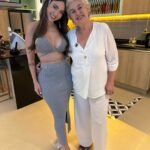 Nyvi Estephan Instagram - Dumpzinho do último dia do ano, onde recebi minhas pessoas favoritas em casa ❤️ um feliz 2024 a todos ✨🙏 que seja repleto de amor e saúde, pois o resto a gente dá um jeito!