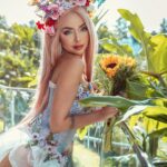 Nyvi Estephan Instagram - Como prometido, esse mês produzi uns ensaios MUITOOO lindosssss pra vocês 😍🥹 quem reconhece a personagem da segunda foto? Eu amooo esse desenho! Segue uma palhinha pra vcs, mas os ensaios completos estão saindo em nyvi.com.br/ensaios ❤️ Fotos: @samuelmelim Make: @_brunaluizamakeup Vídeos: @thiagojk