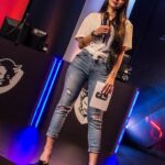 Nyvi Estephan Instagram - É com MUITA ALEGRIA que anuncio que serei apresentadora do #SixInvitational 2024, simplesmente o nosso PRIMEIRO MAJOR DE R6 NO BRASILLLL! E como uma boa filha à casa torna, me junto ao meu amado time de casters do @r6esportsbr pra esse momento tão emblemático pra história dos esports no Brasil e pro Rainbow Six!!! Segue alguns registros da minha história com esse jogo que eu tanto amo! Obrigada por contarem comigo nesse momento tão especial e quero agradecer demais à comunidade tão maravilhosa do jogo que tá me recebendo com tanto carinho mesmo após alguns anos longe desse jogo q eu tanto amo e que eu tive a honra de fazer parte deeeeesde os primórdios dos campeonatos profissionais e amadores 💙 o campeonato rola de 13 a 25 de fevereiro, vejo vocês nas finais presenciais em São Paulo! 😍🥳
