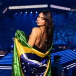 Nyvi Estephan Instagram – O Brasil é campeão no Mundial realizado no Brasil!!! Vocês tem noção o quão surreal e raro é isso? É simplesmente um sonho fazer parte dessa história, eu não tenho palavras pra descrever! Obrigada @r6esportsbr , todos os meus amigos casters e produção, aos times e, principalmente, a todos vocês que acompanham o jogo e são uma torcida maravilhosa e apaixonada! Vocês merecem essa festa em casa! Amanhã é a grande final e será disputada entre 2 times brasileiros: @fazeclan vs @w7mgaming . BORA DERRUBAR O IBIRAPUERA 🔥🔥🔥