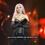 Nyvi Estephan Instagram - Tá achando que acabaram as recapitulações do ano? Se me deixar eu fico aqui até meados do ano que vem caçando imagens dos melhores momentos que vivemos ❤️ obrigada 2023! Você foi difícil, você me fez sofrer, mas você me trouxe muitas alegrias e eu saio de você mais forte do que nunca! Obrigada @premioesportsbr , por ser a grande coroação do ano - tanto pra mim, quanto pra nossa comunidade 🙏🎮👑 . Video por @thiagojk . Obrigada por acompanhar como é minha jornada no PEB 🫶