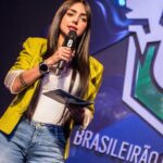 Nyvi Estephan Instagram - É com MUITA ALEGRIA que anuncio que serei apresentadora do #SixInvitational 2024, simplesmente o nosso PRIMEIRO MAJOR DE R6 NO BRASILLLL! E como uma boa filha à casa torna, me junto ao meu amado time de casters do @r6esportsbr pra esse momento tão emblemático pra história dos esports no Brasil e pro Rainbow Six!!! Segue alguns registros da minha história com esse jogo que eu tanto amo! Obrigada por contarem comigo nesse momento tão especial e quero agradecer demais à comunidade tão maravilhosa do jogo que tá me recebendo com tanto carinho mesmo após alguns anos longe desse jogo q eu tanto amo e que eu tive a honra de fazer parte deeeeesde os primórdios dos campeonatos profissionais e amadores 💙 o campeonato rola de 13 a 25 de fevereiro, vejo vocês nas finais presenciais em São Paulo! 😍🥳