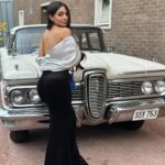 Nyvi Estephan Instagram - Com look de ir comprar pão e em Londres para a pré-estreia de Fallout, a nova série do Prime Video 😍 assisti os primeiros episódios e não quero dar spoilers, mas já antecipo que estão muito divertidos e acho q vão agradar tanto os fãs da franquia, quanto quem ainda não jogou os jogos. A estreia acontece no dia 11/04 e lançam todos os episódios de uma vez só - um sonho para os ansiosos como eu kkkkk quem tá hypado levanta a mão 🙋‍♀️ . @FalloutOnPrime @PrimeVideoBR #Fallout #PubIi #PrimeVideoBR #PrimeVideoCreator