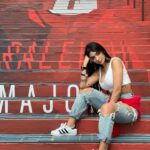 Nyvi Estephan Instagram - É com MUITA ALEGRIA que anuncio que serei apresentadora do #SixInvitational 2024, simplesmente o nosso PRIMEIRO MAJOR DE R6 NO BRASILLLL! E como uma boa filha à casa torna, me junto ao meu amado time de casters do @r6esportsbr pra esse momento tão emblemático pra história dos esports no Brasil e pro Rainbow Six!!! Segue alguns registros da minha história com esse jogo que eu tanto amo! Obrigada por contarem comigo nesse momento tão especial e quero agradecer demais à comunidade tão maravilhosa do jogo que tá me recebendo com tanto carinho mesmo após alguns anos longe desse jogo q eu tanto amo e que eu tive a honra de fazer parte deeeeesde os primórdios dos campeonatos profissionais e amadores 💙 o campeonato rola de 13 a 25 de fevereiro, vejo vocês nas finais presenciais em São Paulo! 😍🥳
