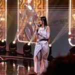 Nyvi Estephan Instagram - Apresentando a maior premiação de esportes eletrônicos da América Latina: Por onde eu começo… não é pouco o quanto eu amo o Prêmio Esports Brasil e eu acho q é notório quando vcs veem meu sorriso de orelha a orelha em todas as fotos dos CINCO, isso mesmo, CINCO anos que tive a honra de apresentar.. eu só posso agradecer MUITO a toda equipe maravilhosa da @player1 @tvglobo e @sportv por confiarem em mim para comandar esse show que é tão importante para toda a comunidade de esportes eletrônicos. Meu próximo agradecimento vai pra minha parceira maravilhosa @barbarapcoelho tão competente, talentosa e gentil. Foi tão incrível apresentar ao seu lado, e as suas palavras no final me emocionaram tanto, eu vou levar esse gesto pra sempre em meu coração ❤️ segue algumas fotinhos pra eu ver e ficar feliz enquanto aguardo mais 365 dias para o próximo Óscar brasileiro dos esports, o @premioesportsbr 🔥😍 Foto: @renato_tatu Stylist: @tiagolunaa Sapato: @carolraggicalcados1