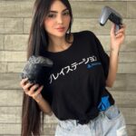 Nyvi Estephan Instagram - QUEM TAMBÉM JÁ ESTÁ ASSIM? Chegou ao PlayStation 5 o novo jogo exclusivo: A Ascensão do Ronin - um RPG de ação & aventura, dos mesmos desenvolvedores de Nioh e NINJA GAIDEN. E eu já estou me preparando pra essa batalha que conta com uma narrativa muito rica e mundo aberto. Ahh sem contar que a história é dinâmica e se desenrola de maneiras diferentes dependendo das suas escolhas, viu? 😮. E que conta com uma vasta gama de armas de combate corpo a corpo ou ataque à distância com armas de fogo autênticas da época, tá entendendo???! Corre pra PlayStation Store pra conhecer esse jogo incrível e ainda aproveitar os gráficos impressionantes do PlayStation 5, o carregamento rápido, a resposta tátil, os gatilhos adaptáveis do DualSense e o áudio 3D espacial! @playstation_br , #PlayStationPlaymakers, #AAscensãodoRonin, #PlayStation , #pubIii