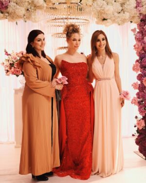 Océane Amsler Instagram - Un mariage en 24H, mercredi à 18h30
Merci encore à @simacouture_paris pour ces merveilleuses robes ❤️