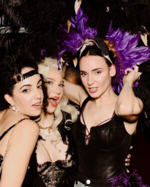 Océane Amsler Instagram - Merci à toutes et à tous pour cet anniversaire de folie. J’ai passé une incroyable soirée avec des gens que j’aime. J’hésite toujours à fêter mon anniversaire, mais fêter son anniversaire c’est célébrer LA VIE 🥳 Je vous souhaite une magnifique année 2024, remplie de bonheur, d’amour, de bienveillance et de shmoneyy 🤑💸 je vous aime fort mes glabelles en sucre ❤️ et merci à mon ami @erwanblaszka pour ces photos iconiques 🫶🏼