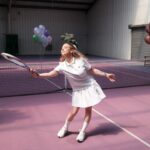 Océane Amsler Instagram – On a tourné un clip qui sortira sur YouTube sur un terrain de tennis rose – PS: Le vendeur a oublié l’antivol sur le pantalon de @levraimotif 💀🤣 @lacoste aidez-nous 🙏🏼 ah et c’est @alexhaze__ à la photo 🤍