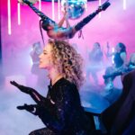 Océane Amsler Instagram - La reine de la night 👑 On a commencé Twitch il y a tout juste un an avec 400 viewers et nous voici un an après à 195 000 viewers. C’est juste la folie!! Merci pour tout mes petites glabelles. Et merci à @audreyhedo @tyciadchannel @marcelita.ttt @shera @tracygotoas @mademoisellelou @natoogram @evvacst @luud_youu @levraimotif @gwen.crocolyne @bonjourmanon_ @quelaprod ❤️‍🔥 et évidemment merci @omgchloerose pour ces photos incroyables 🙏🏼