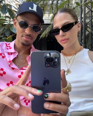 Océane Amsler Instagram - Me keeping it cute while my boyfriend is casually getting twerked on for his birfday 🍑😇

Pantalon @viviennewestwood 
Sac @gucci 
Shoes @versace 
Top @mango 
Rings @swarovski 
Nails @soaddict_nails 
Lunettes @nourr.optic 
Bracelet @gasbijoux