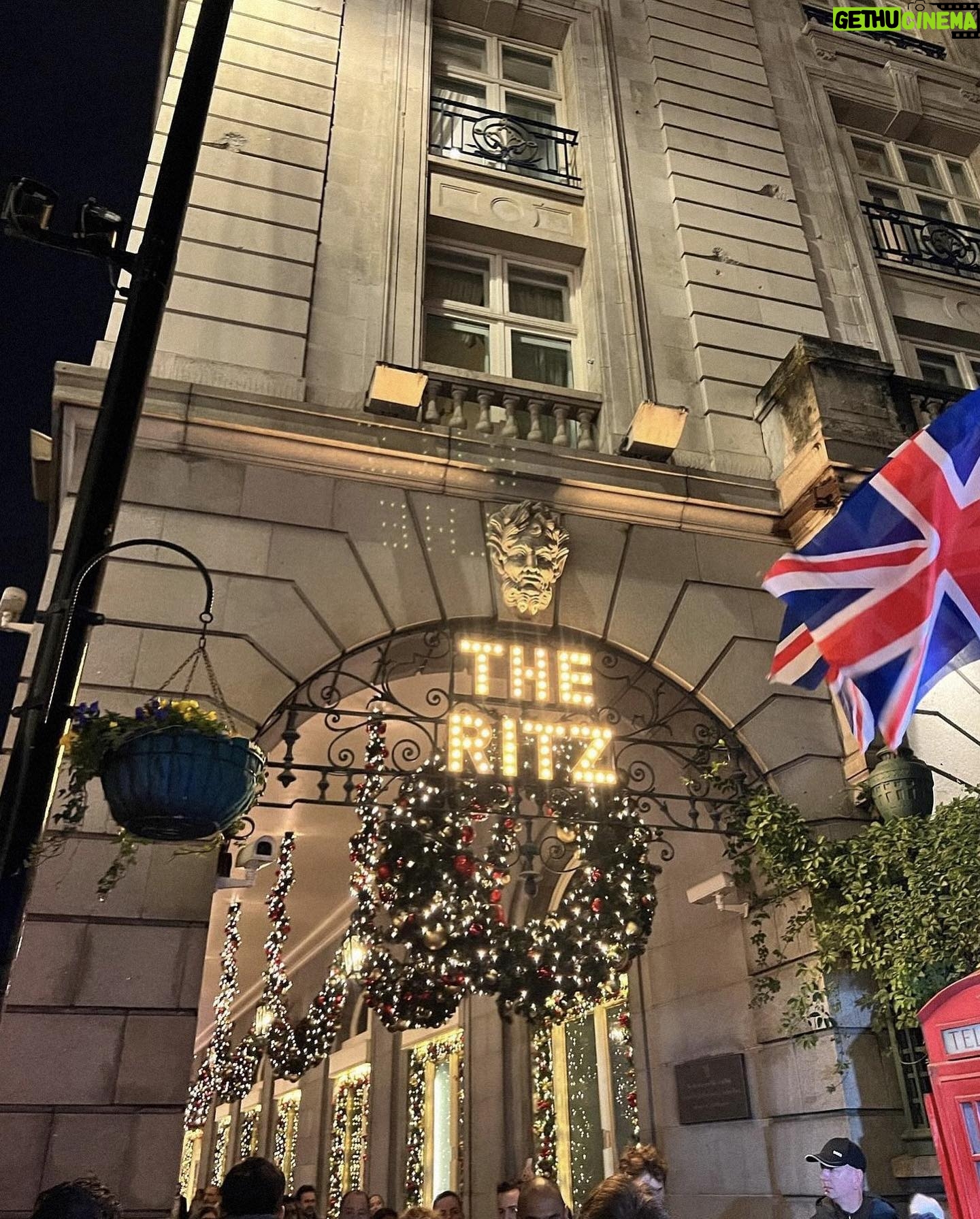 Océane Amsler Instagram - Petit week-end à Londres pour rester dans la chambre. Blague à part voici mes top 5 recommandations à Londres cet hiver: - TATTU LONDON @tattulondon - SKETCH @sketchlondon - MOULIN ROUGE MUSICAL - ESCAPE HUNT OXFORD ST - CHRISTMAS AFTERNOON TEA at ochre