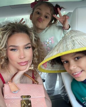 Océane Amsler Instagram - On a une fan de chun-li et un fan de Raiden 😂💁🏼‍♀️🤍
