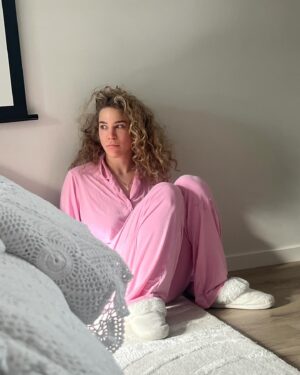 Océane Amsler Instagram - @audreyhedo on est en train de morpher en une même personne, c’est très ironique 🤣💀Ceci est considéré comme une publicité pour @nyxcosmetics_france d’après la législation mais vu le nombres de coupes de champagne qu’ils nous ont offert, je leurs dois bien ça 😭❤️
