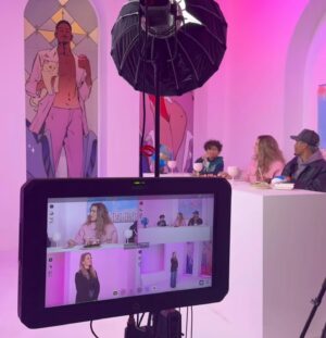 Océane Amsler Instagram - On a tourné une vidéo “devine …” avec Ohio! Ça faisait 8 mois qu’il demandait à apparaître dans une vidéo en tant que Main Character, le petit a été servi 🫡 Je lui ai demandé si il voulait que Ciel soit là et il a dit HORS de question que quelqu’un me vole mon shine, c’est MON moment 🤣🩷