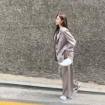 Oh Ha-young Instagram - 무표정 유지시간 1초 😐-😆