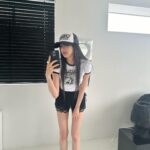 Oh Ha-young Instagram - 🖤🤍
