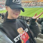 Oh Ha-young Instagram - 꽤 추운 날씨였지만 올해의 첫 직관이라 뭐든😝⚽️