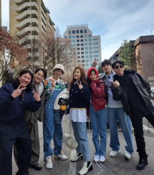Oh Na-ra Instagram - 보고싶어요😂
#완전체
#아파트404