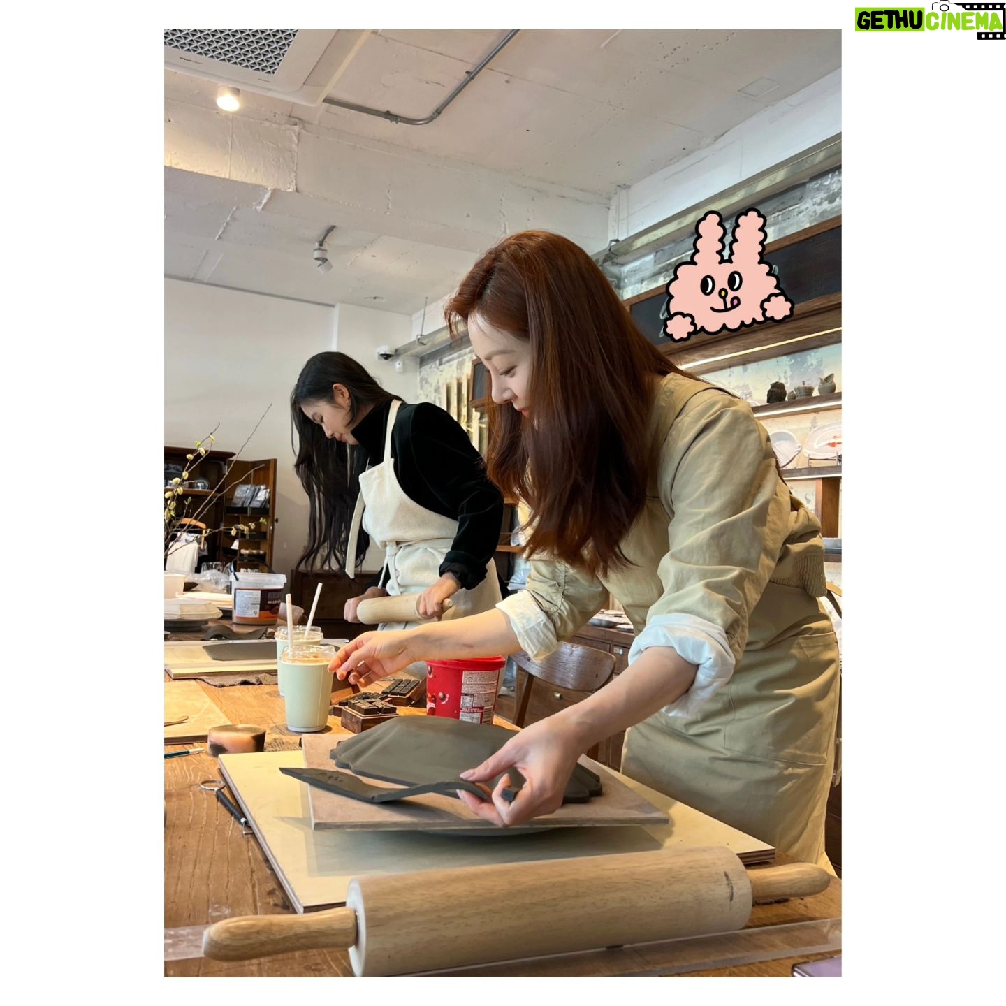Oh Na-ra Instagram - 나만의 예쁜 그릇 만들기🫧 도자기공방 #원데이클래스 #베프👭 윗집 동생이랑 잼나게 만들고 왔어요🫠 한달뒤에 뽀얗게 만나자!!🍽