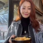 Oh Na-ra Instagram - 면은 늘 옳다🍝🥢 닭볶음탕 국물에 끓인 라면이면 #알쥐😘 뭐해요 물 안 올리고?😲