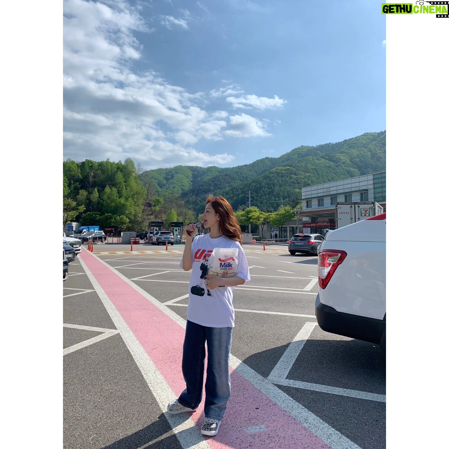 Oh Na-ra Instagram - 촬영도 잘 끝내고, 휴게소에서 득템하고, 달달한 아이스 먹음서 천천히 집에 돌아오는길. #춘천날씨는맑음🌞