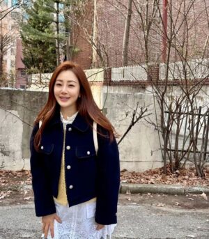 Oh Na-ra Instagram - 젠득이 귀여워 하는거에요.🤩
막내라인 정하 젠득이랑 함께하고파!
#응답하라1991 #강수지 님 컨셉
#아파트404