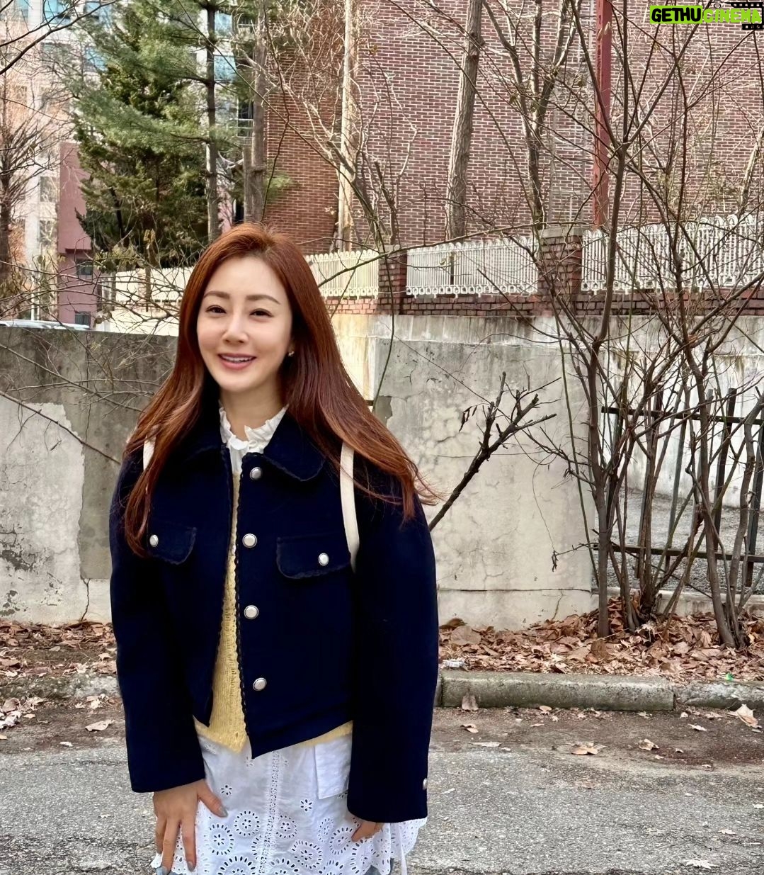 Oh Na-ra - 95.9K Likes - 젠득이 귀여워 하는거에요.🤩
막내라인 정하 젠득이랑 함께하고파!
#응답하라1991 #강수지 님 컨셉
#아파트404