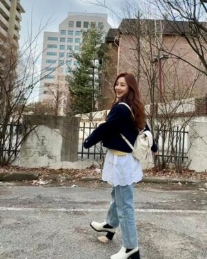 Oh Na-ra Instagram - 젠득이 귀여워 하는거에요.🤩
막내라인 정하 젠득이랑 함께하고파!
#응답하라1991 #강수지 님 컨셉
#아파트404