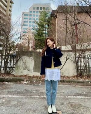 Oh Na-ra Instagram - 젠득이 귀여워 하는거에요.🤩
막내라인 정하 젠득이랑 함께하고파!
#응답하라1991 #강수지 님 컨셉
#아파트404